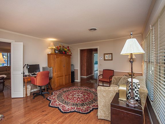3rd image of 2805 Teckla Blvd