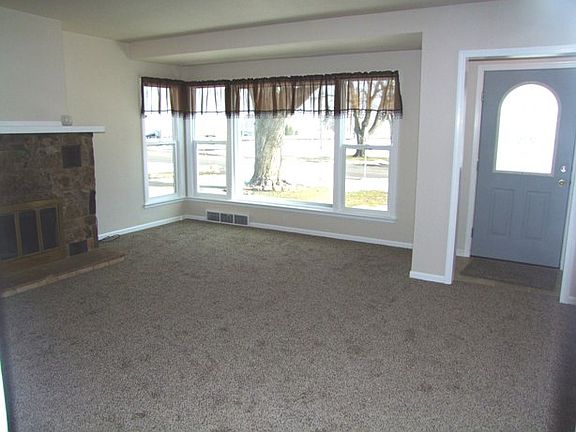 4th image of 908 Northwestern Dr