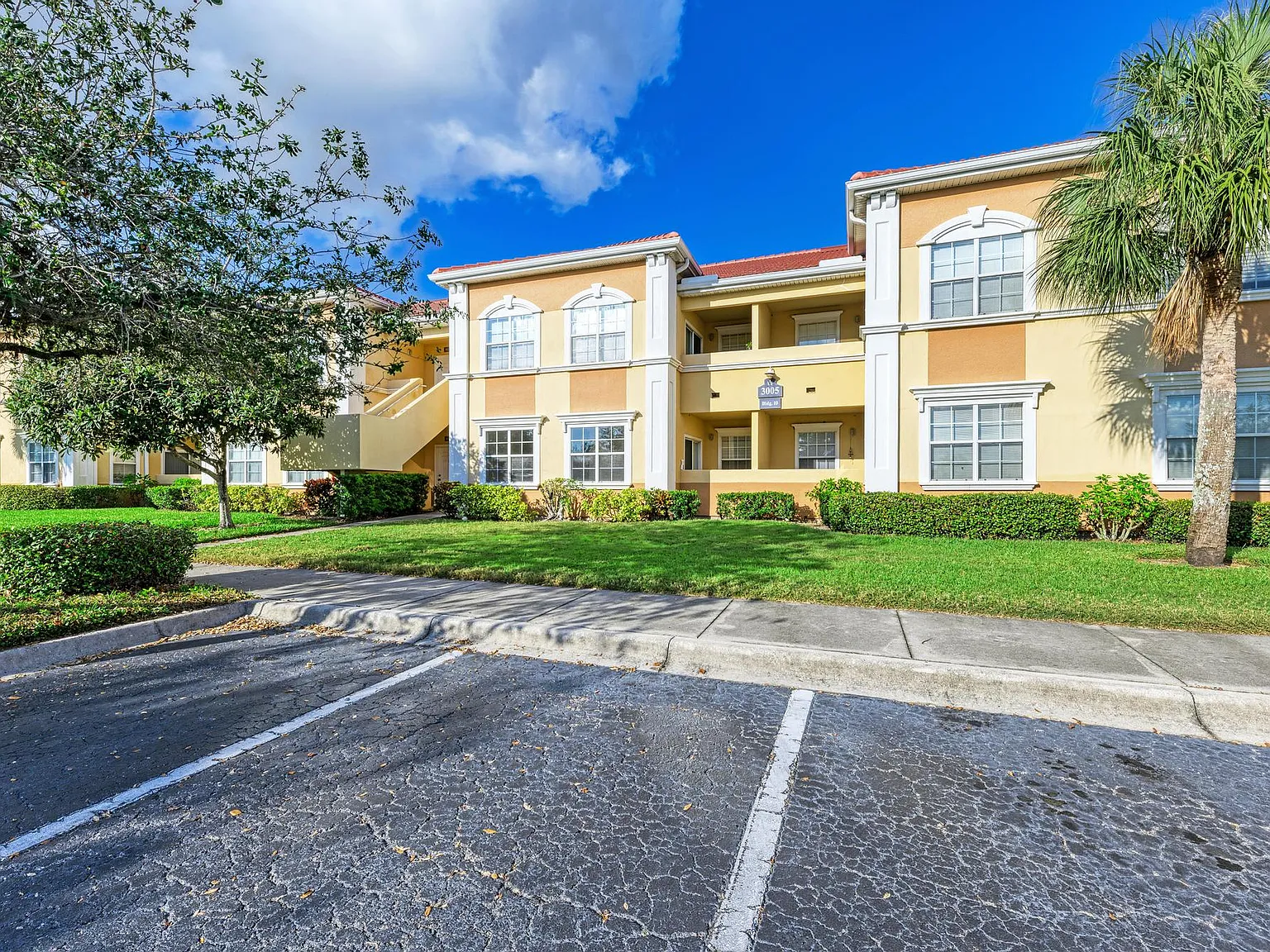 1 bed, 822 sqft, $1,700 — Photo 2