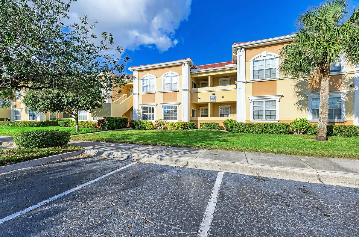 Building Photo - 3005 Chianti Ct #1003