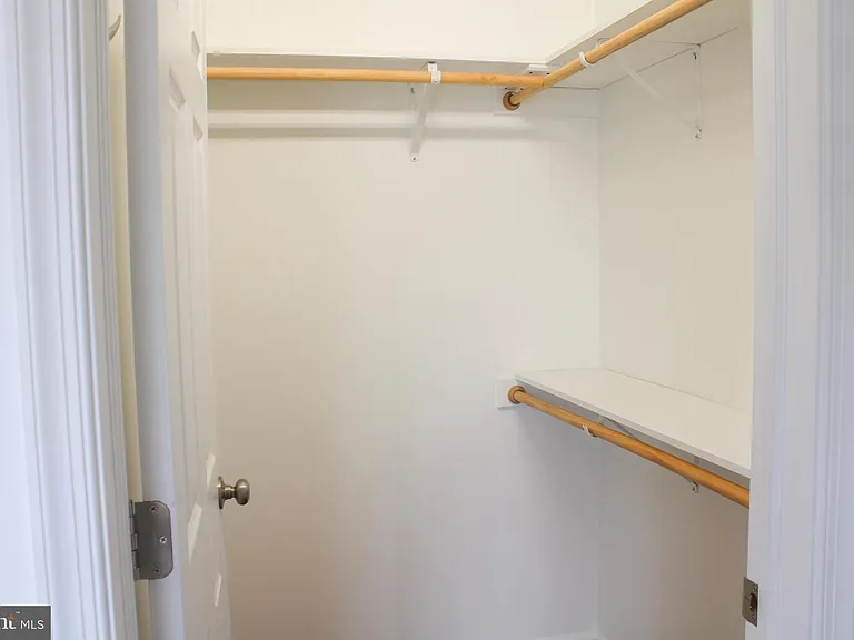 335 S Commerce St — Photo 23