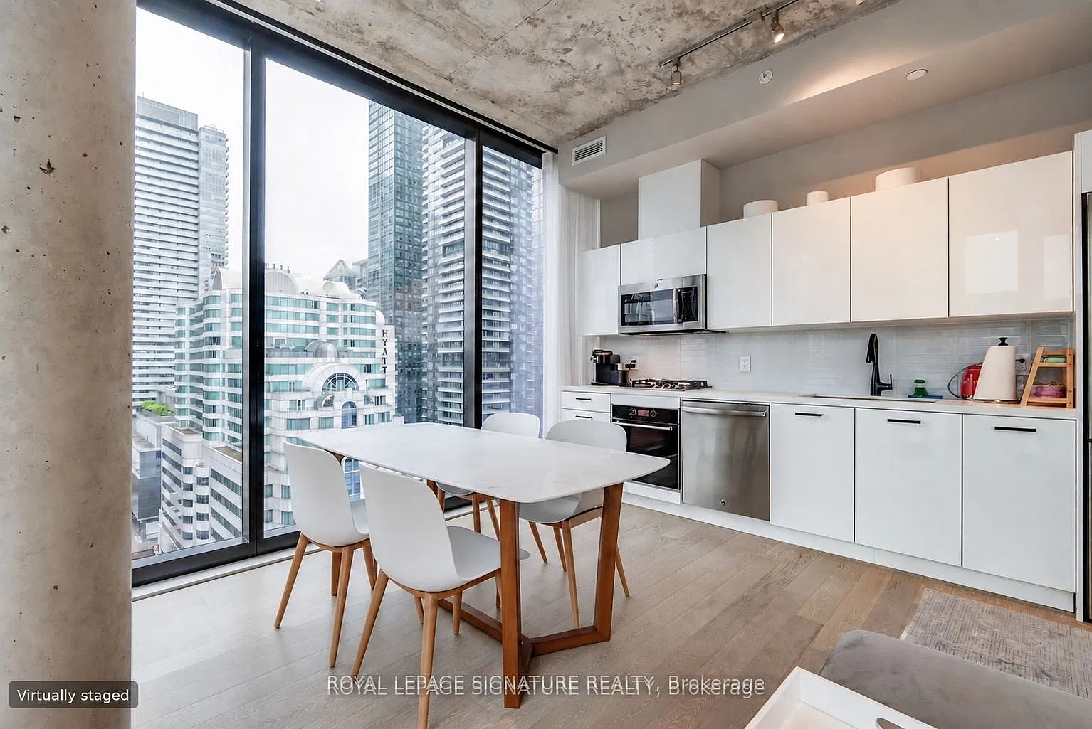 11 Charlotte St — Photo 4