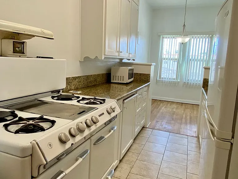 369 N Spaulding Ave — Photo 13