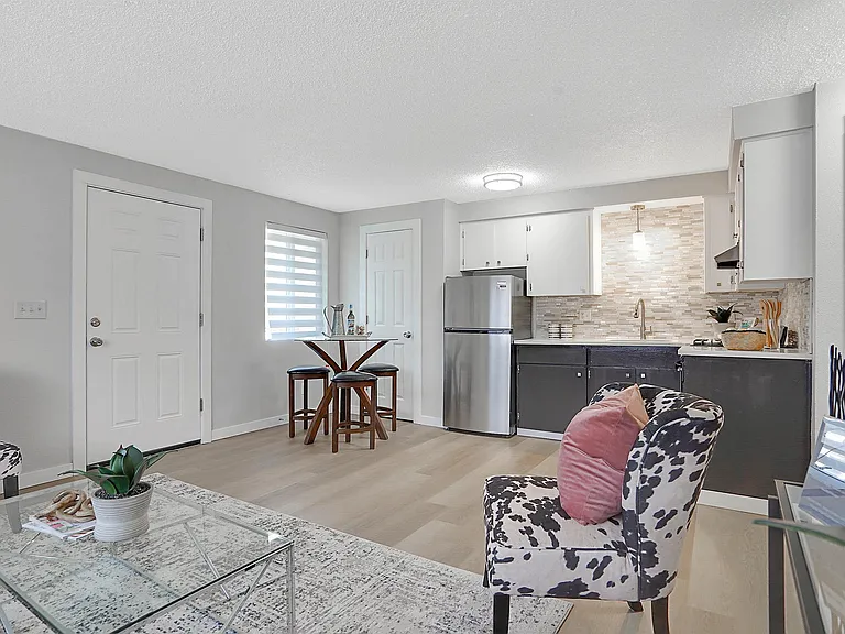 2339 Lee St SE — Photo 2