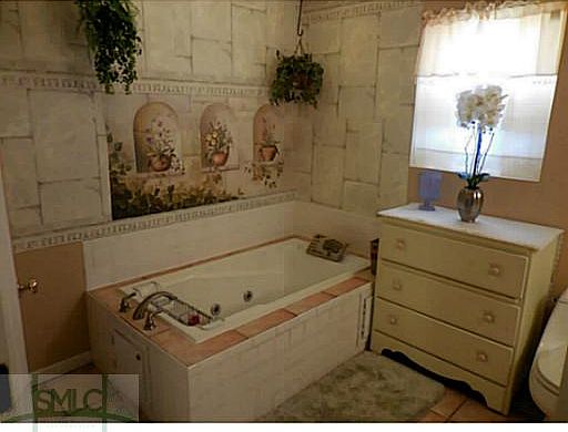 Jacuzzi in the master bath
