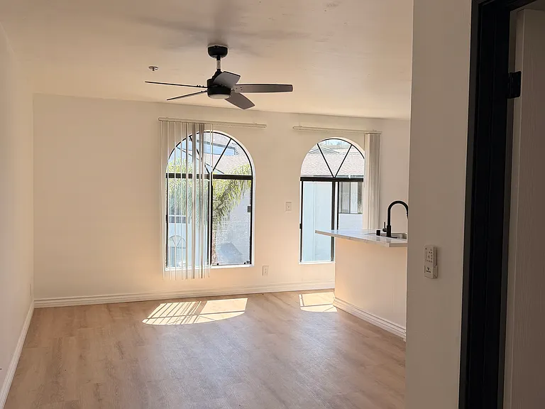 Salt & Vine Oceanside Apartments — Photo 16