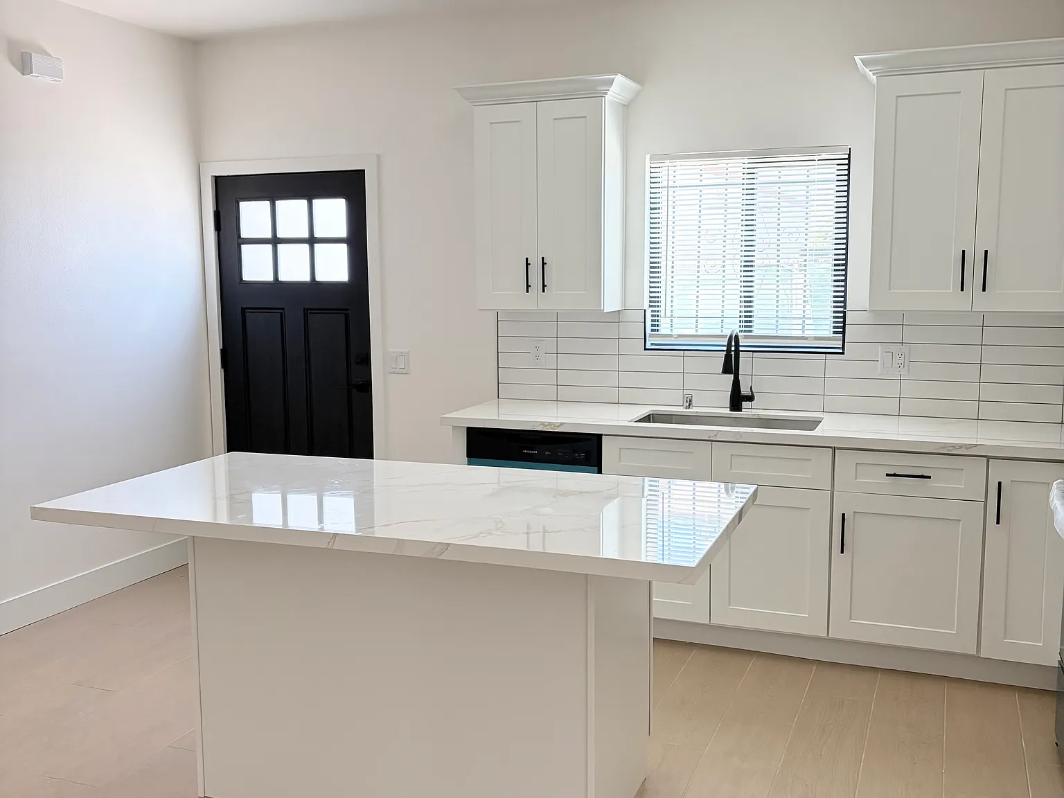 4 bed, 1200 sqft, $3,800 — Photo 4