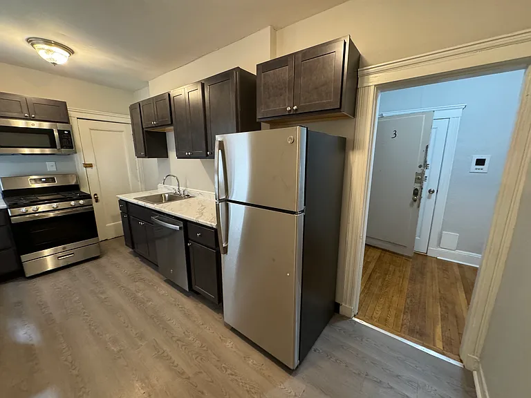 51 Linden St — Photo 1