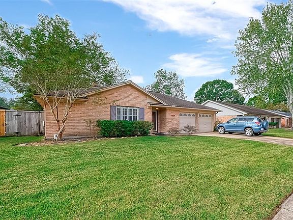 3rd image of 15722 Blackhawk Blvd