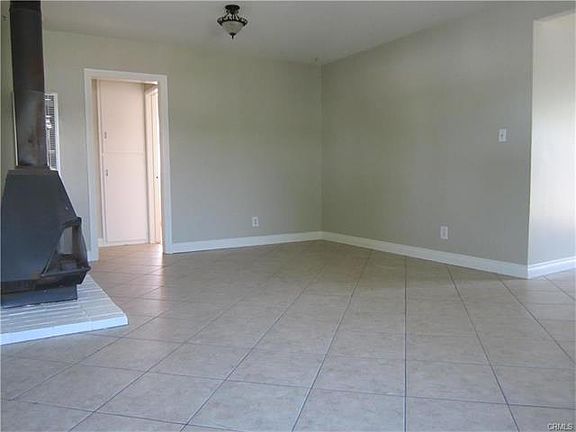 3rd image of 14819 Los Angeles St