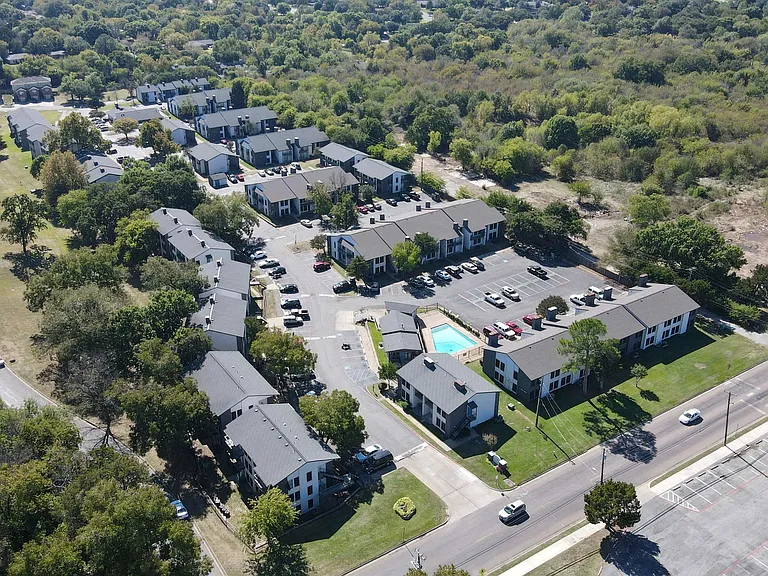 Parks on Taylor Apartment Homes — Photo 14