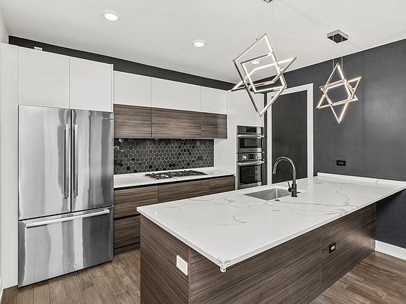 4th image of 3922 S King Dr #1S