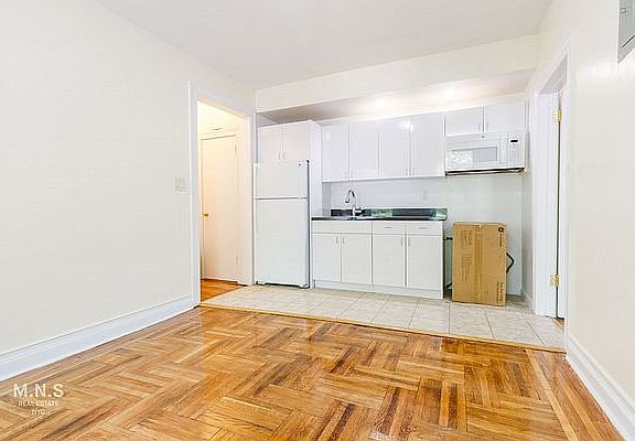 2nd image of 118 Post Ave #4N