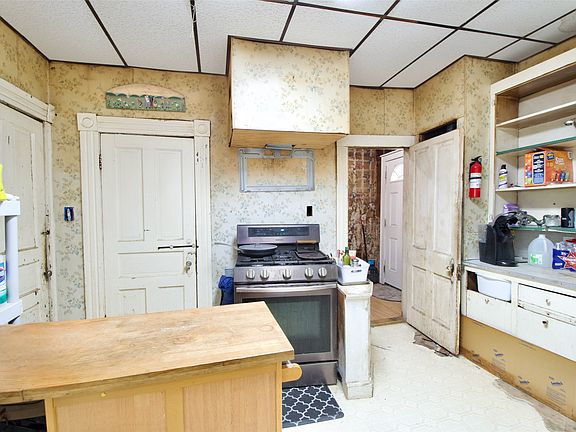 5th image of 216 Fortune St