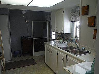 3rd image of 295 Copenhagen St