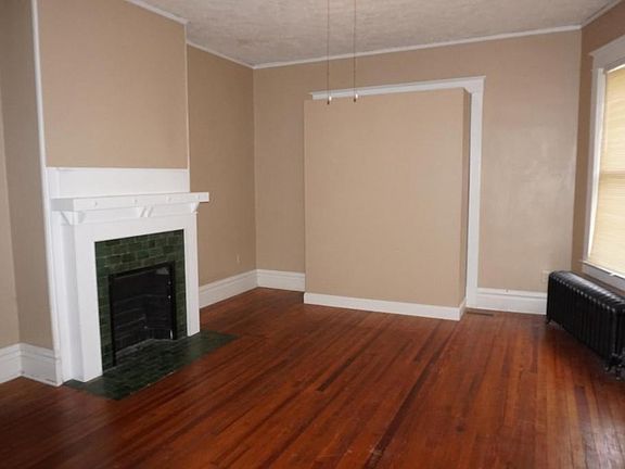 4th image of 304 E Maxwell St APT 2