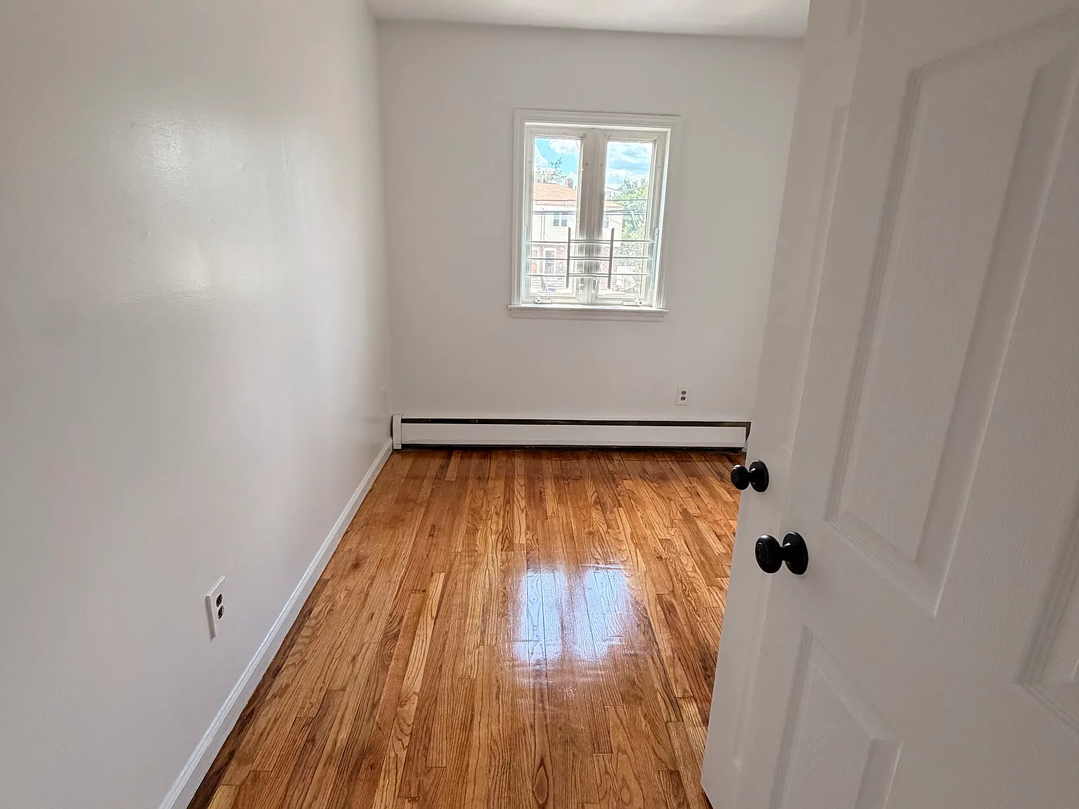 3 bed, $3,000 — Photo 2