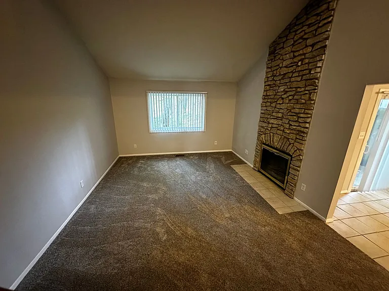 Coventry Court West Apartments — Photo 109