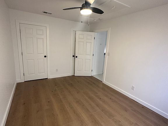 4th image of 306 E Victory Dr #5