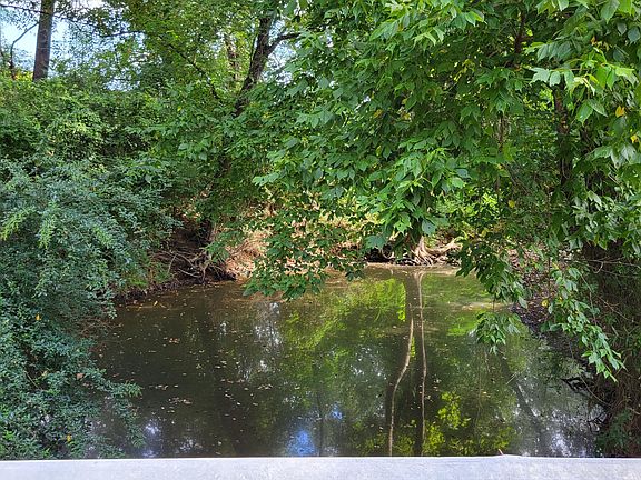 3rd image of 10 Old Hwy
