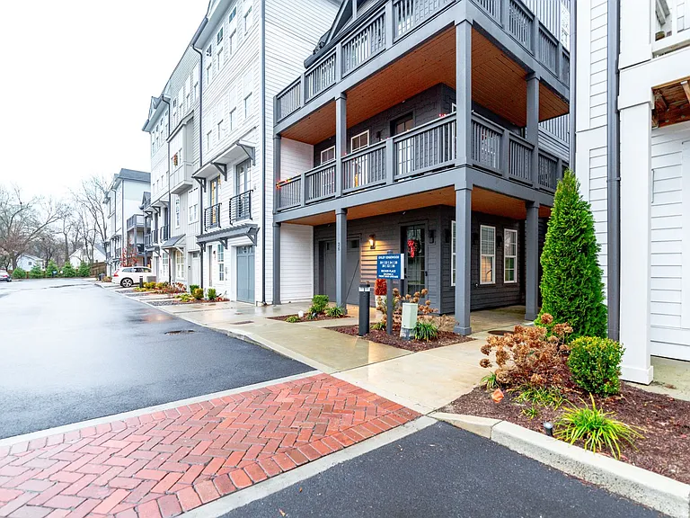 28 Becker Pl — Photo 27