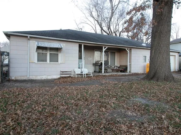 2024 Sunset Dr, Oak Grove, MO 64075