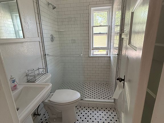 3rd image of 1804 N Tejon St APT 3