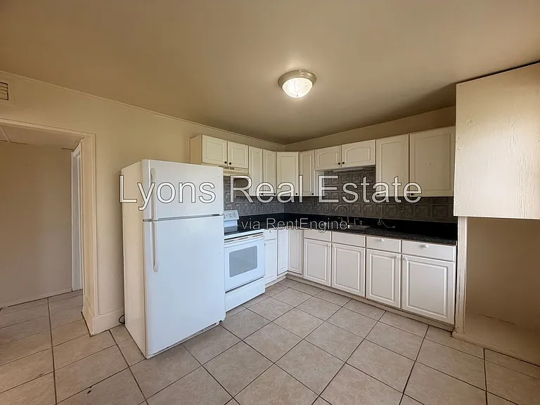 8110 Howell Ave — Photo 6