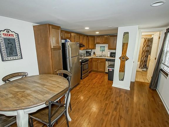5th image of 802A Valence St