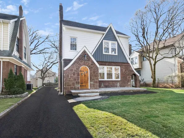 21 Raymond Ave, Rutherford, NJ 07070