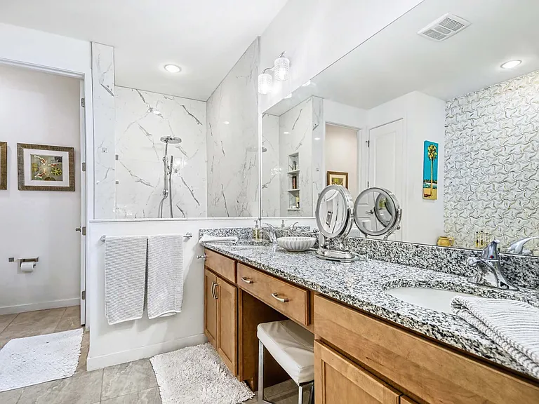 13045 Pembroke Dr — Photo 29