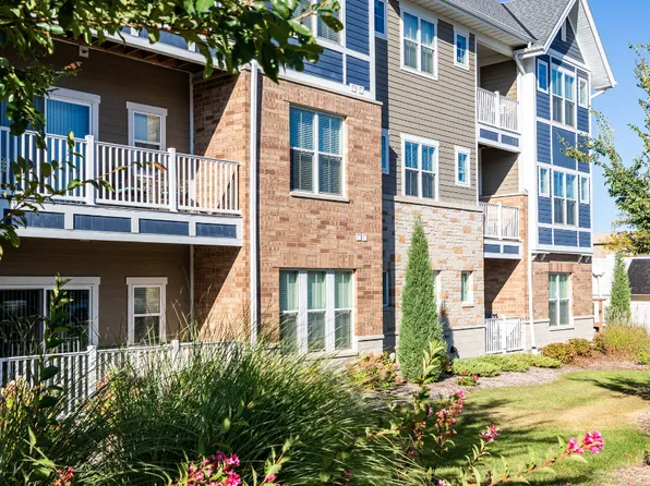 Elm Grove Heights, 13040 W Bluemound Rd Unit 325, Elm Grove, WI 53122