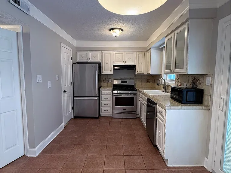 1442 River Dr — Photo 4