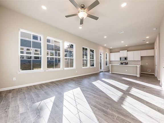 2nd image of 1015 Vista View Dr #2101