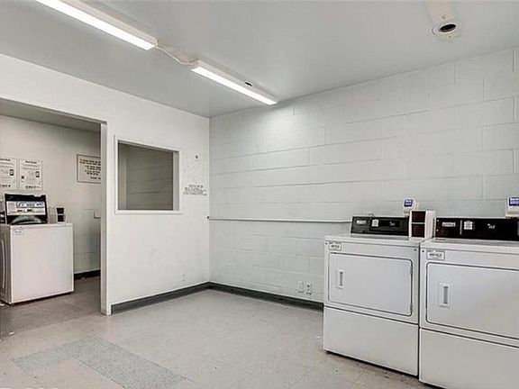5th image of 3719 Hazelwood St APT 1