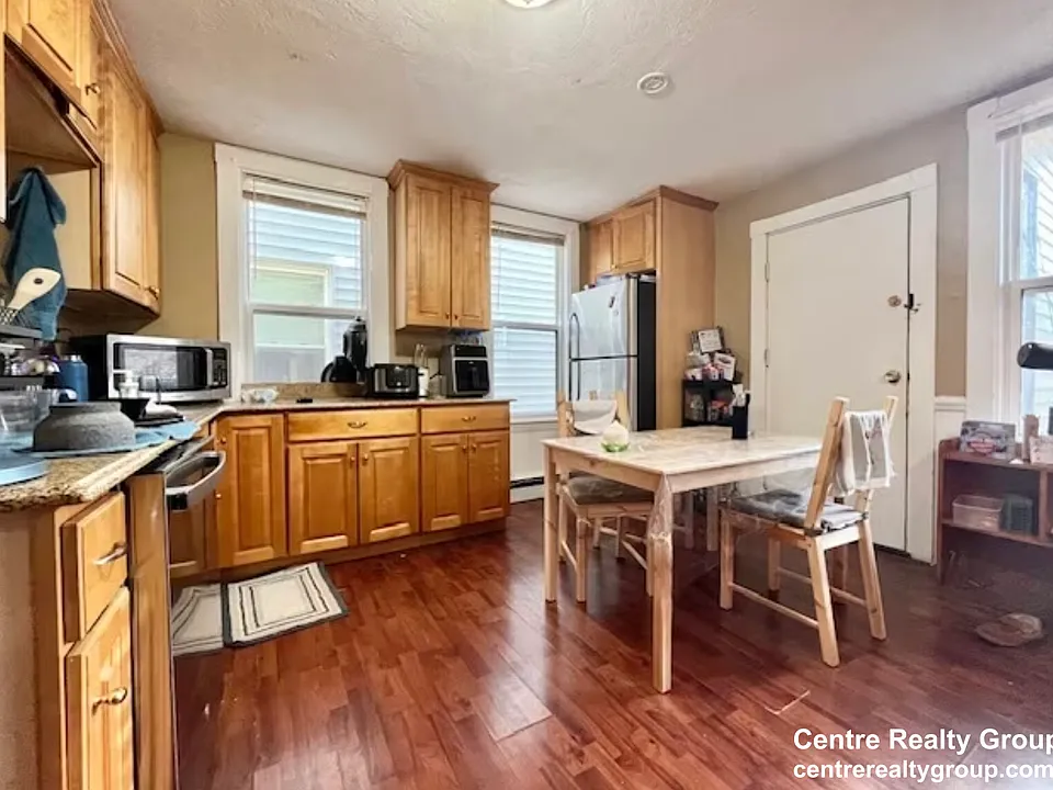 8 Eldora St #2