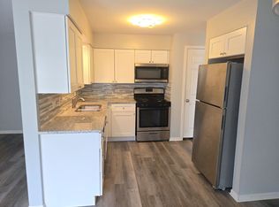 110 W 66th St, Westmont, IL