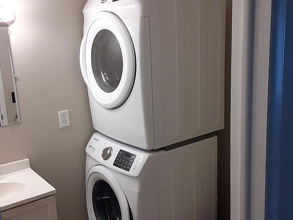 5th image of 31831 Grand River Ave Unit 102