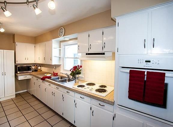 5th image of 1144 Tompkins St