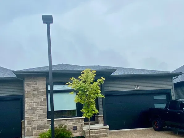 8974 Willoughby Dr #23, Niagara Falls, ON L2G 0Y7