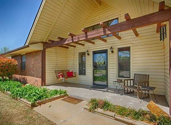 2nd image of 209 E Grand Teton Ct