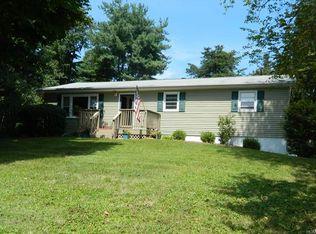 4 Little Brook Ct, Rock Tavern, NY 12575