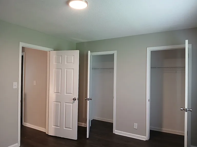 107 Kingsbury Ct #B — Photo 8