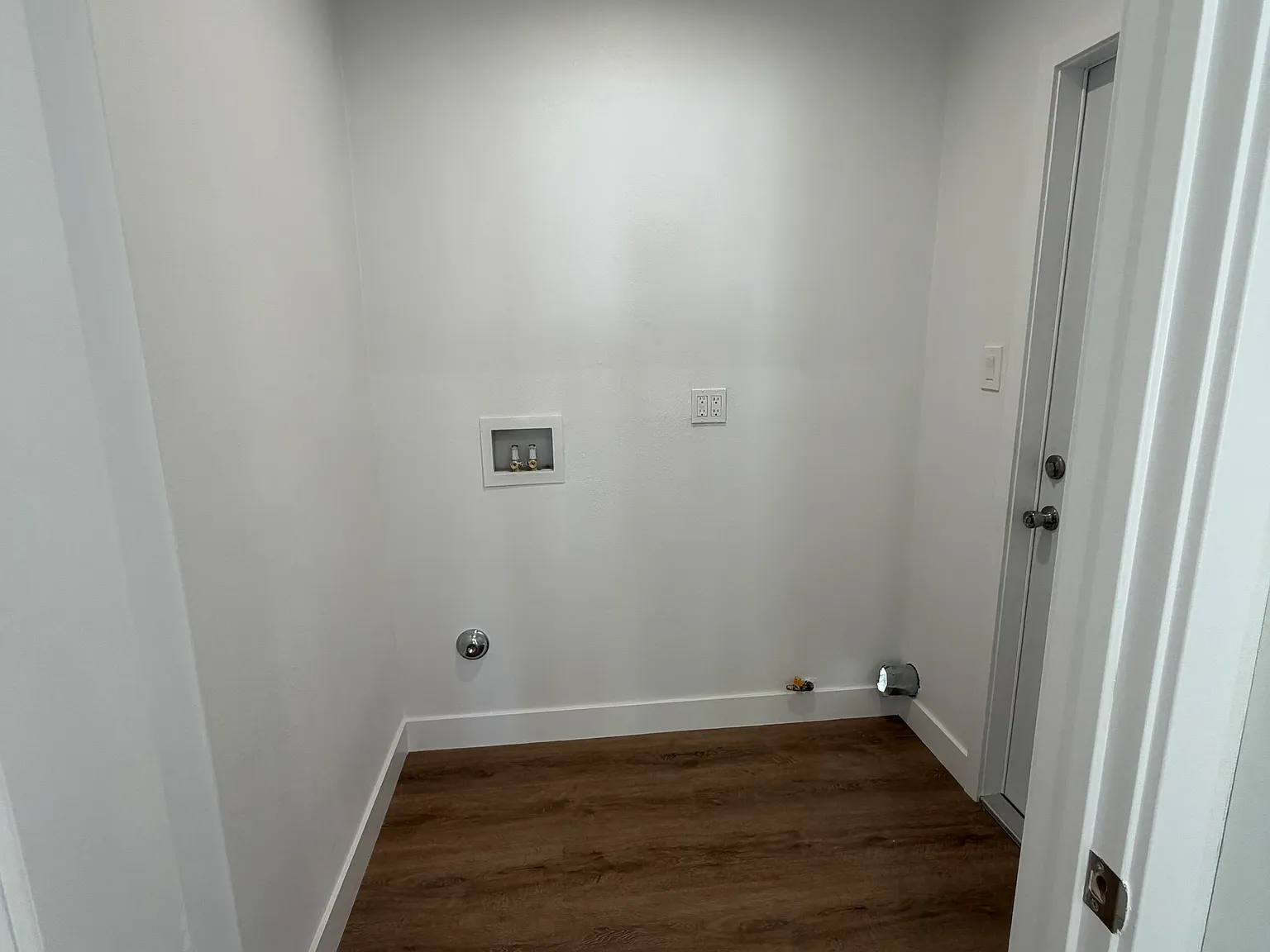 3 bed, 1042 sqft, $4,200 — Photo 2