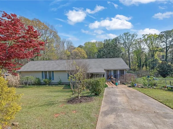 3285 Howell Cir, Duluth, GA 30096