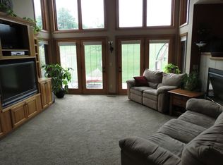 W267S8585 Rustic View Ln, Mukwonago, WI 53149