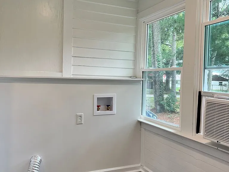 317 S Maple Ave — Photo 10