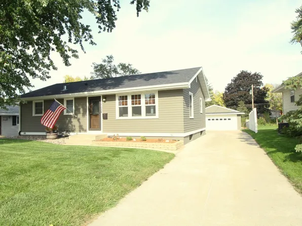 2104 Elton Hills Dr NW, Rochester, MN 55901