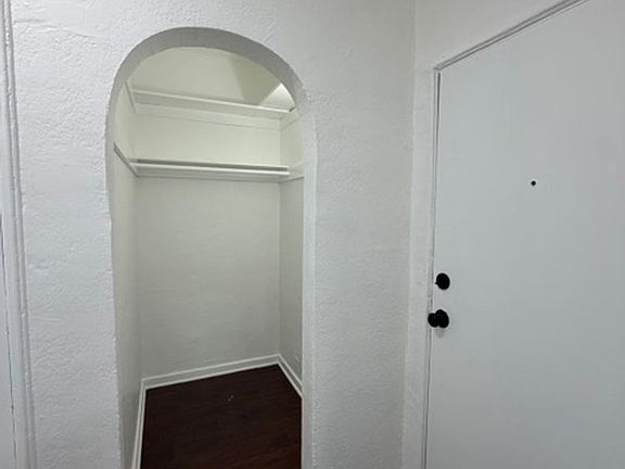4th image of 512 N Alexandria Ave APT 207