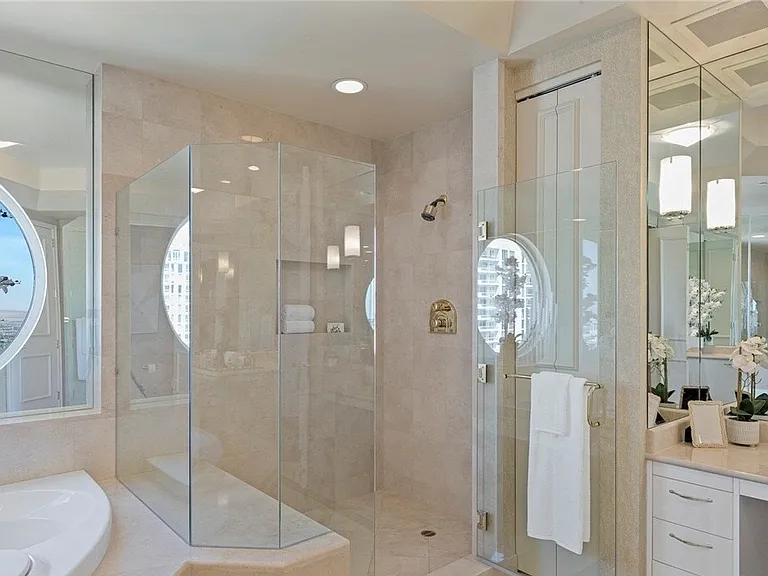 2877 Paradise Rd — Photo 5
